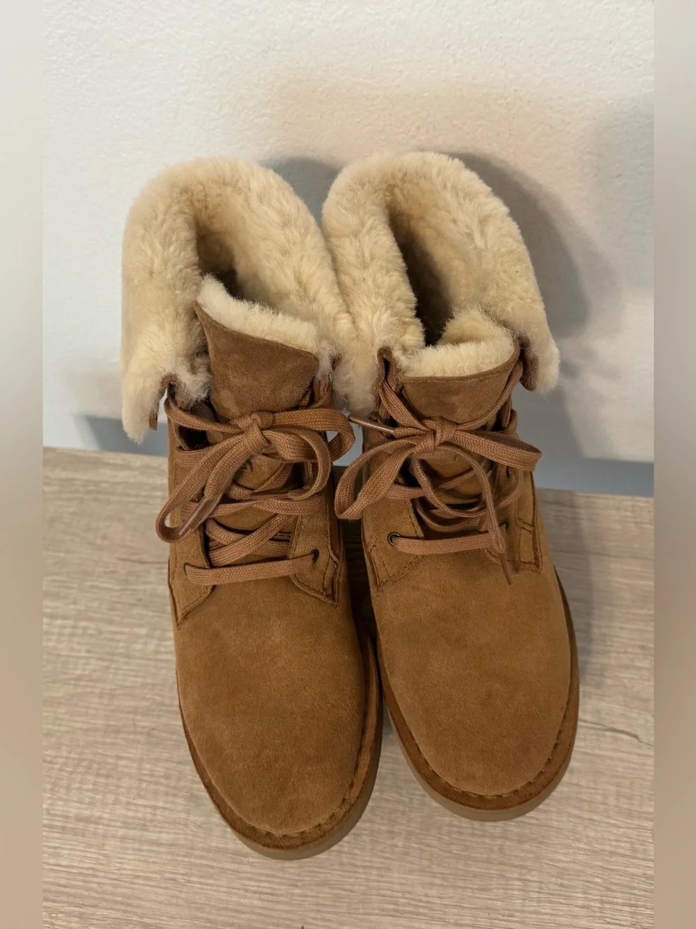 UGG WEYLYN LACE CHESTNUT SHEARLING CUFF ANKLE BOOTS WARM COZY WINTER SNOW SIZE 6